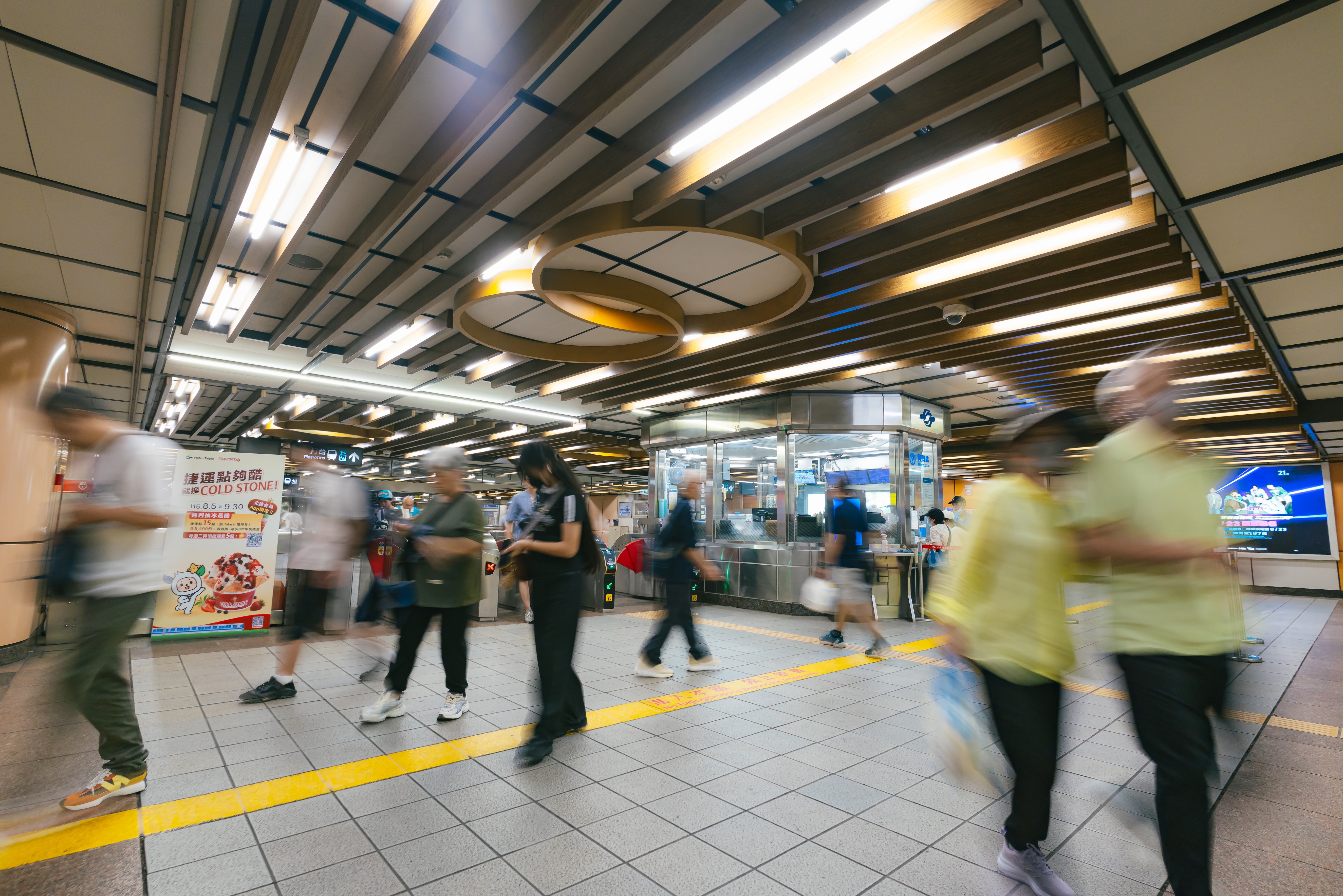 捷運龍山寺站大廳