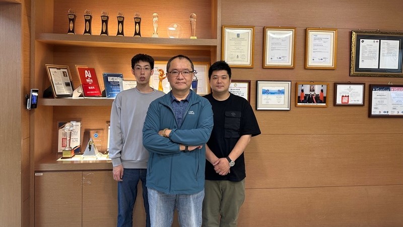 《AI創新百強》缺工與退休潮雙重來襲，晶達光電辦競賽、將AI變全員助理 文章配圖