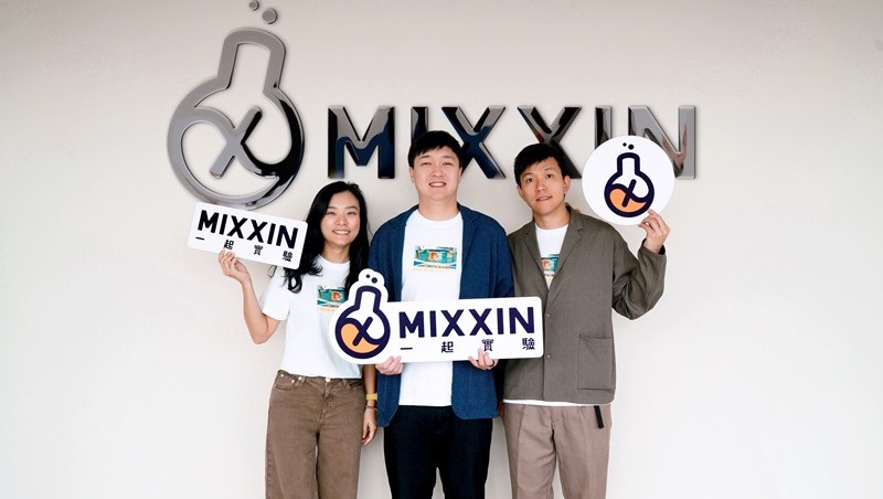 《AI創新百強》讓AI聽懂人話！一起實驗導入「Vibe Coding」，40人團隊打造營收3倍成長引擎 文章配圖